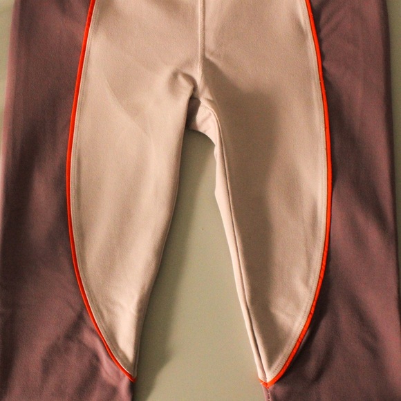 Fabletics comfy and fun leggings. - Picture 3 of 5